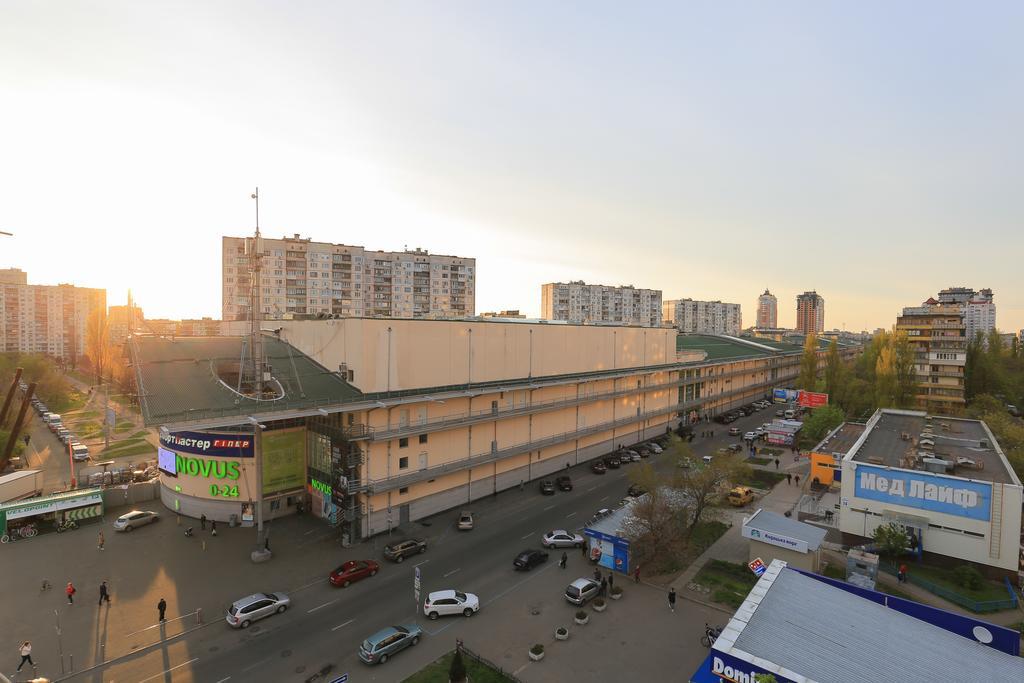Apartment On Obolonskiy Prospect 12 Kiev Bagian luar foto