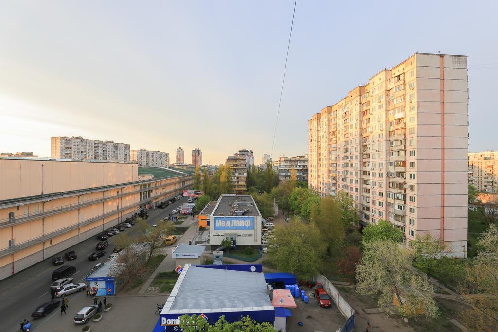 Apartment On Obolonskiy Prospect 12 Kiev Bagian luar foto