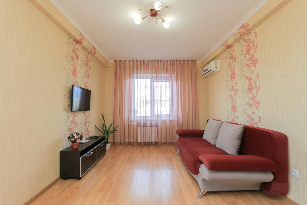 Apartment On Obolonskiy Prospect 12 Kiev Bagian luar foto