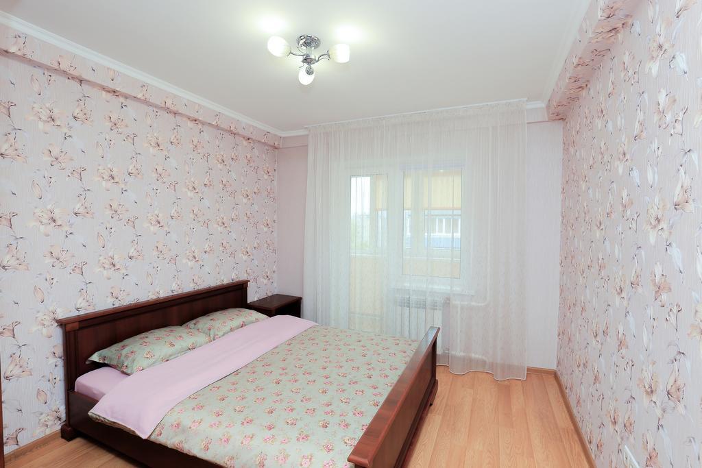 Apartment On Obolonskiy Prospect 12 Kiev Bagian luar foto