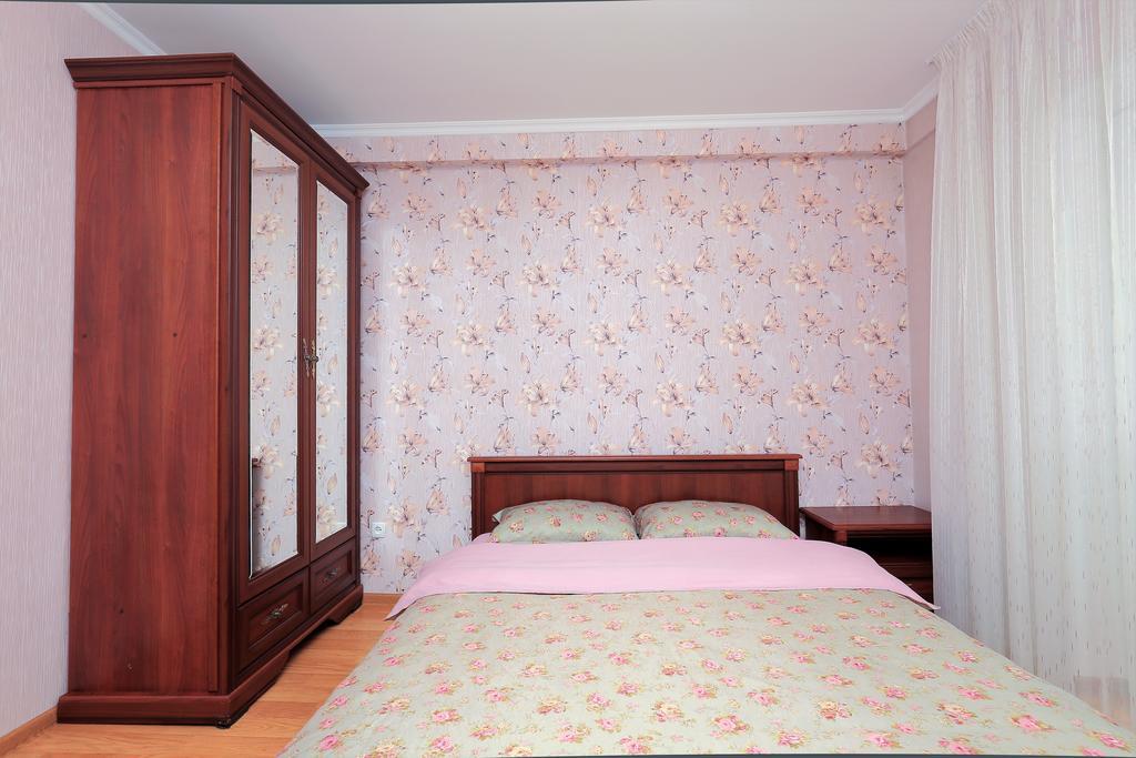 Apartment On Obolonskiy Prospect 12 Kiev Bagian luar foto